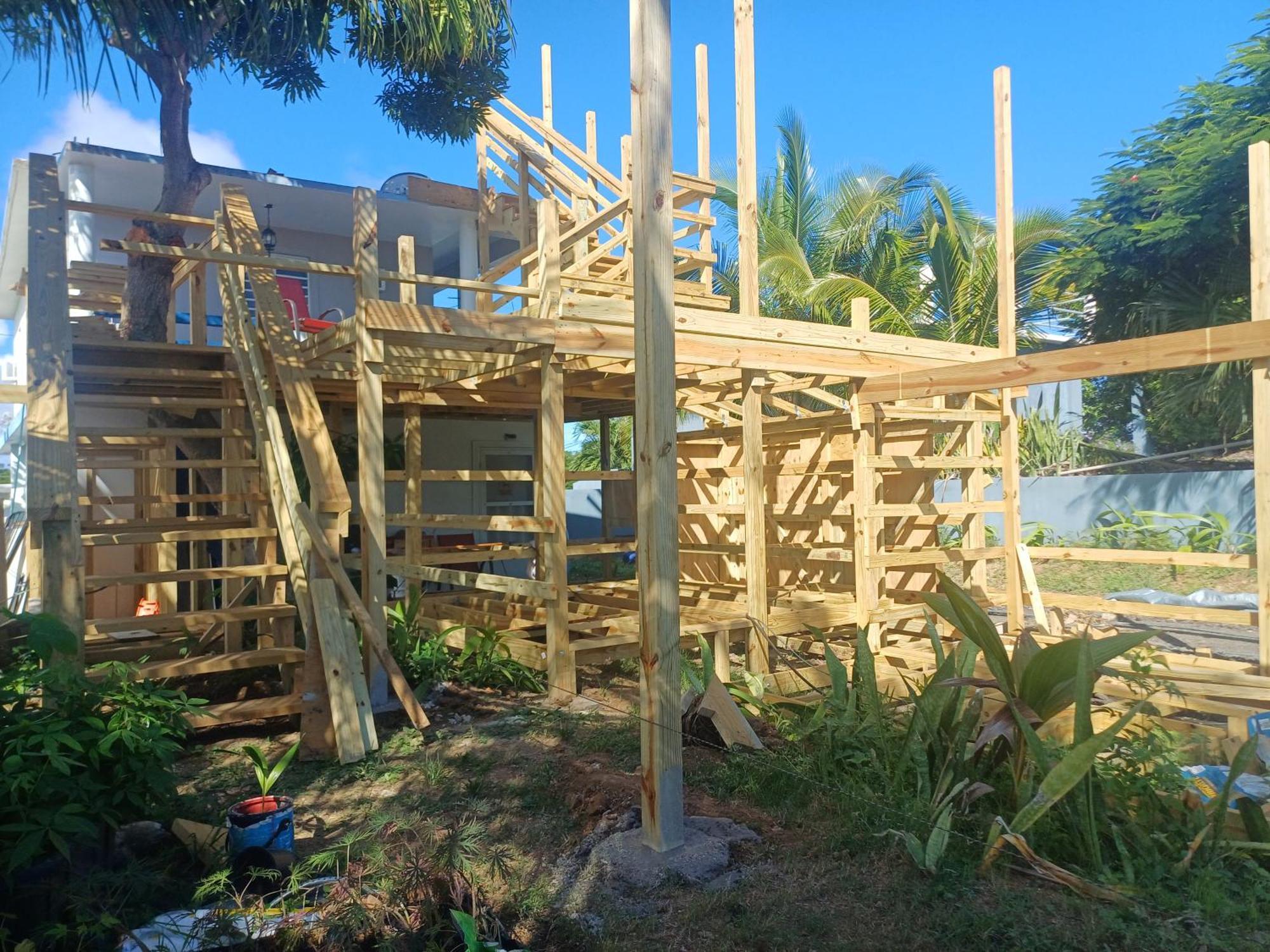 Rooster Run Glamping Camping Has Rooftop And Off The Ground Glamping Experience For 1 To 16 In A Single Tent And Views Of The Rain Forrest And To Culebra Across The Atlantic Ocean W Tents, Linens, Deluxe Air Beds, Warm Shower And More At A Great Pric Vieques Dış mekan fotoğraf