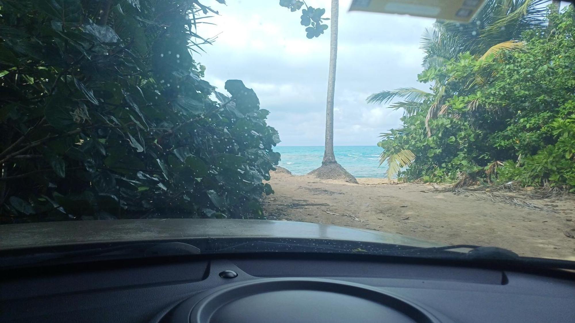 Rooster Run Glamping Camping Has Rooftop And Off The Ground Glamping Experience For 1 To 16 In A Single Tent And Views Of The Rain Forrest And To Culebra Across The Atlantic Ocean W Tents, Linens, Deluxe Air Beds, Warm Shower And More At A Great Pric Vieques Dış mekan fotoğraf