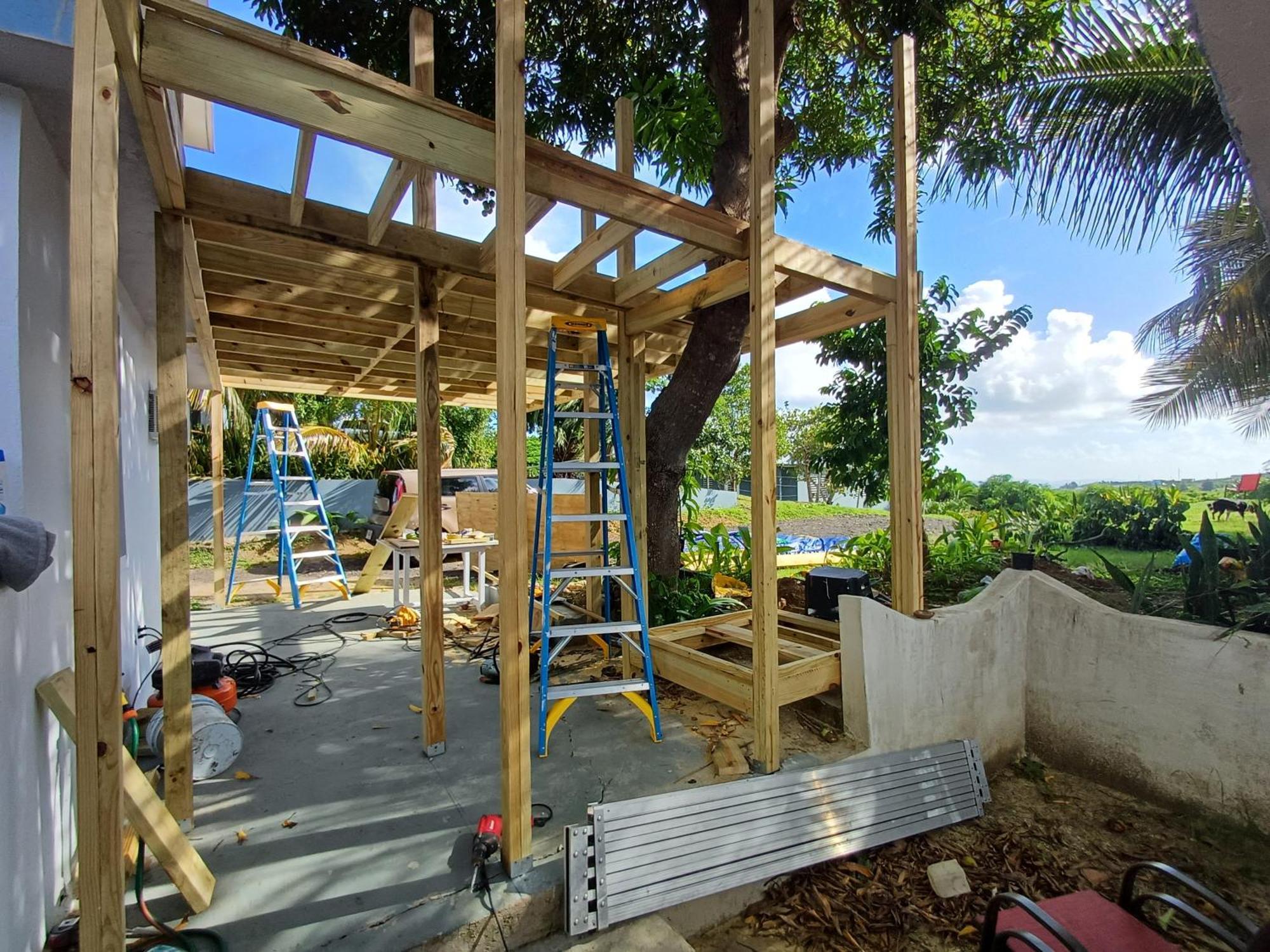 Rooster Run Glamping Camping Has Rooftop And Off The Ground Glamping Experience For 1 To 16 In A Single Tent And Views Of The Rain Forrest And To Culebra Across The Atlantic Ocean W Tents, Linens, Deluxe Air Beds, Warm Shower And More At A Great Pric Vieques Dış mekan fotoğraf
