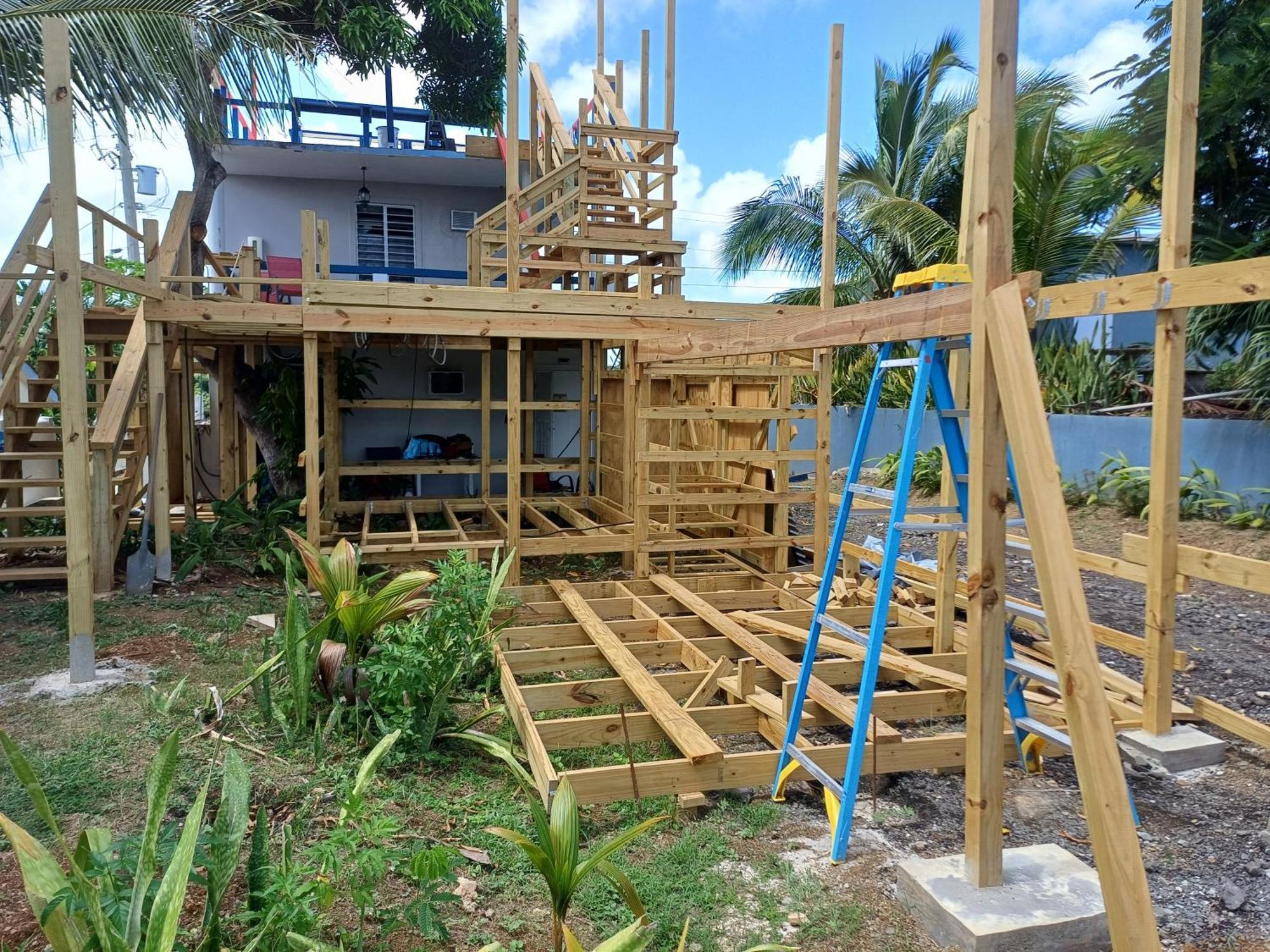 Rooster Run Glamping Camping Has Rooftop And Off The Ground Glamping Experience For 1 To 16 In A Single Tent And Views Of The Rain Forrest And To Culebra Across The Atlantic Ocean W Tents, Linens, Deluxe Air Beds, Warm Shower And More At A Great Pric Vieques Dış mekan fotoğraf