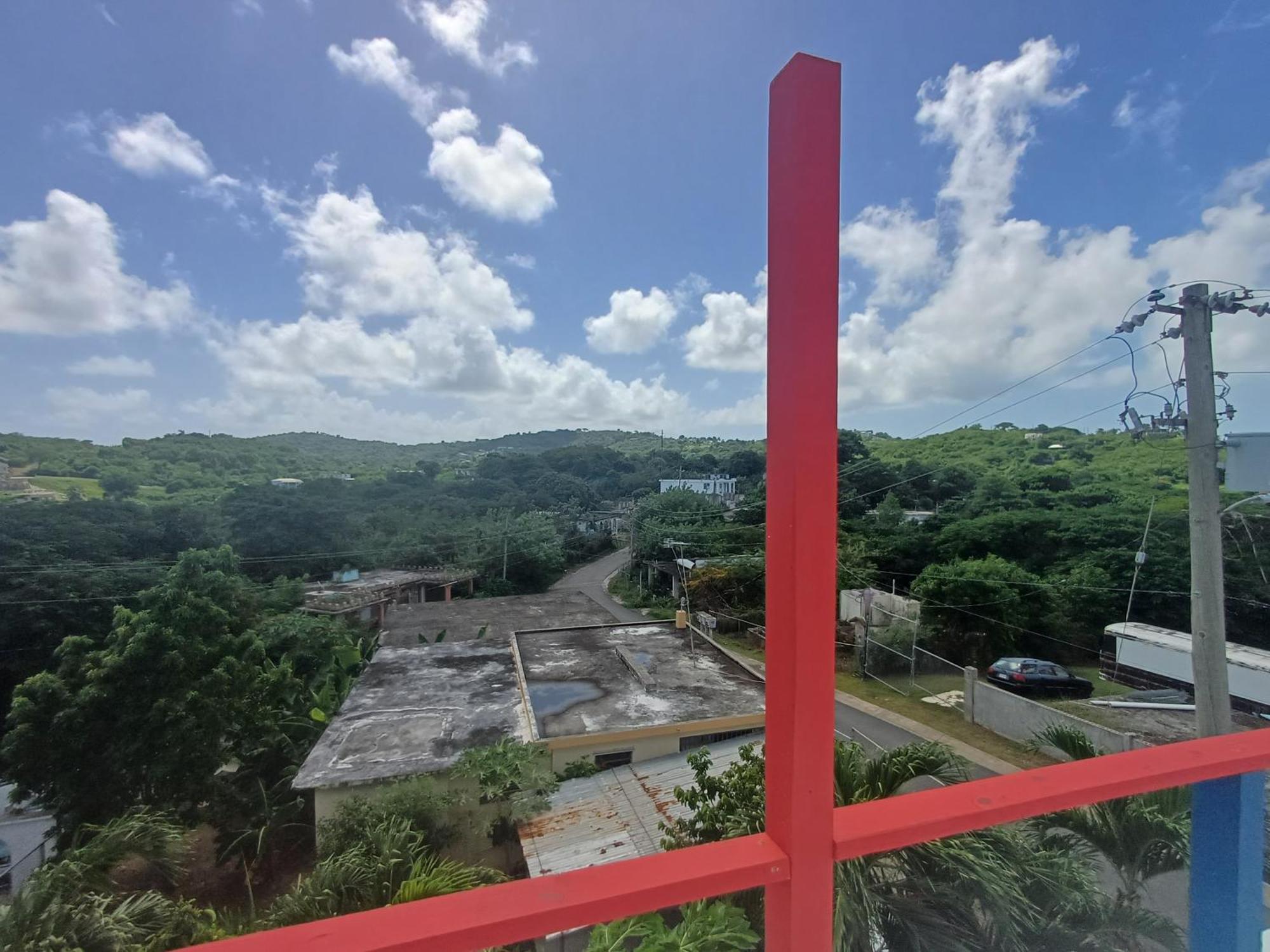 Rooster Run Glamping Camping Has Rooftop And Off The Ground Glamping Experience For 1 To 16 In A Single Tent And Views Of The Rain Forrest And To Culebra Across The Atlantic Ocean W Tents, Linens, Deluxe Air Beds, Warm Shower And More At A Great Pric Vieques Dış mekan fotoğraf