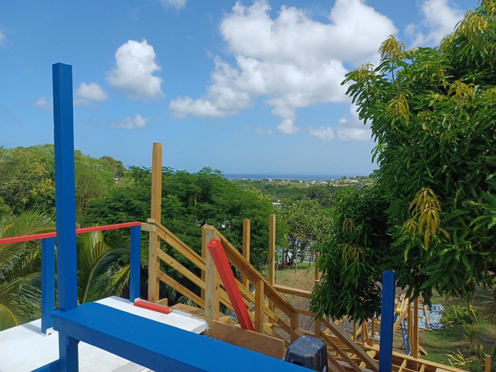 Rooster Run Glamping Camping Has Rooftop And Off The Ground Glamping Experience For 1 To 16 In A Single Tent And Views Of The Rain Forrest And To Culebra Across The Atlantic Ocean W Tents, Linens, Deluxe Air Beds, Warm Shower And More At A Great Pric Vieques Dış mekan fotoğraf