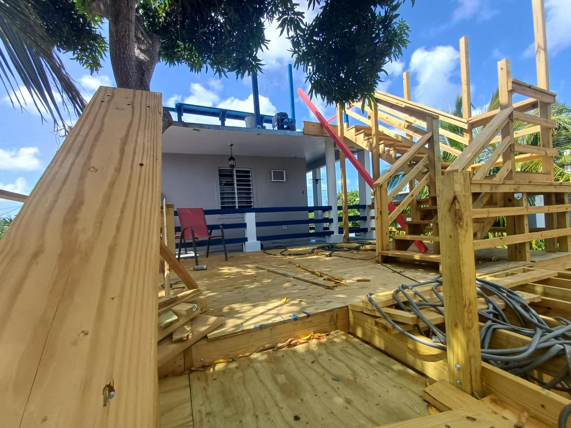 Rooster Run Glamping Camping Has Rooftop And Off The Ground Glamping Experience For 1 To 16 In A Single Tent And Views Of The Rain Forrest And To Culebra Across The Atlantic Ocean W Tents, Linens, Deluxe Air Beds, Warm Shower And More At A Great Pric Vieques Dış mekan fotoğraf