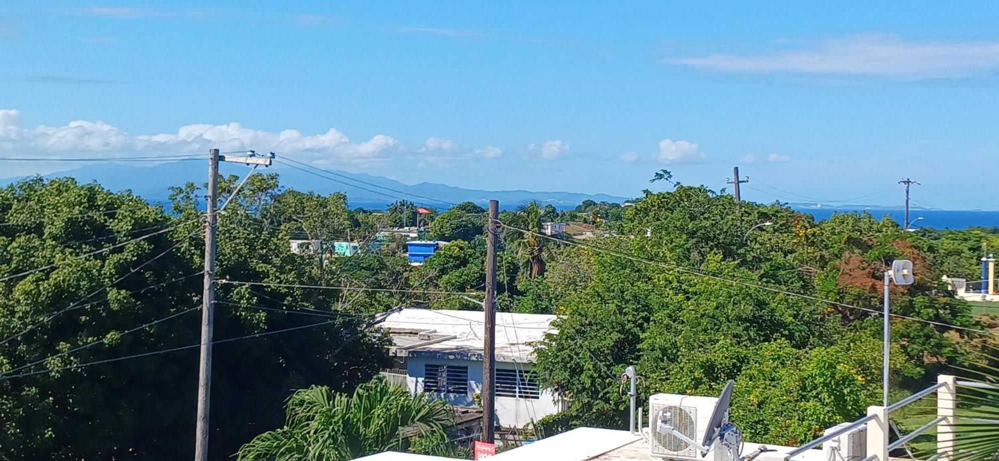 Rooster Run Glamping Camping Has Rooftop And Off The Ground Glamping Experience For 1 To 16 In A Single Tent And Views Of The Rain Forrest And To Culebra Across The Atlantic Ocean W Tents, Linens, Deluxe Air Beds, Warm Shower And More At A Great Pric Vieques Dış mekan fotoğraf