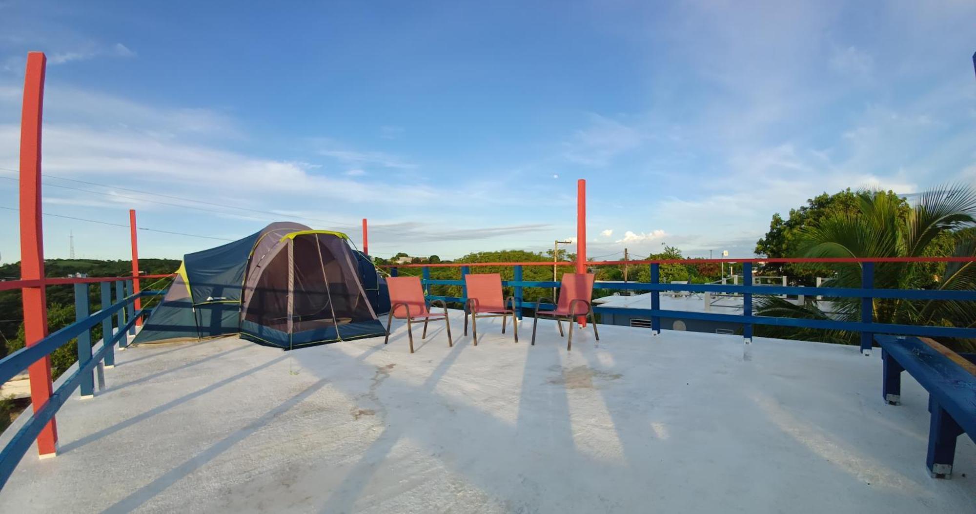 Rooster Run Glamping Camping Has Rooftop And Off The Ground Glamping Experience For 1 To 16 In A Single Tent And Views Of The Rain Forrest And To Culebra Across The Atlantic Ocean W Tents, Linens, Deluxe Air Beds, Warm Shower And More At A Great Pric Vieques Dış mekan fotoğraf
